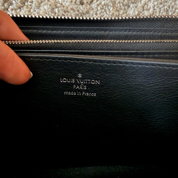 Louis Vuitton Mahina Black Monogram Zip Wallet - Picture 5 of 7